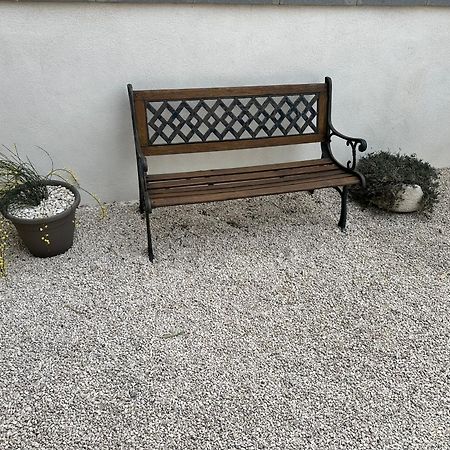 Appartement T2 Avec Terrasse Et Cour Cavaillon Zewnętrze zdjęcie
