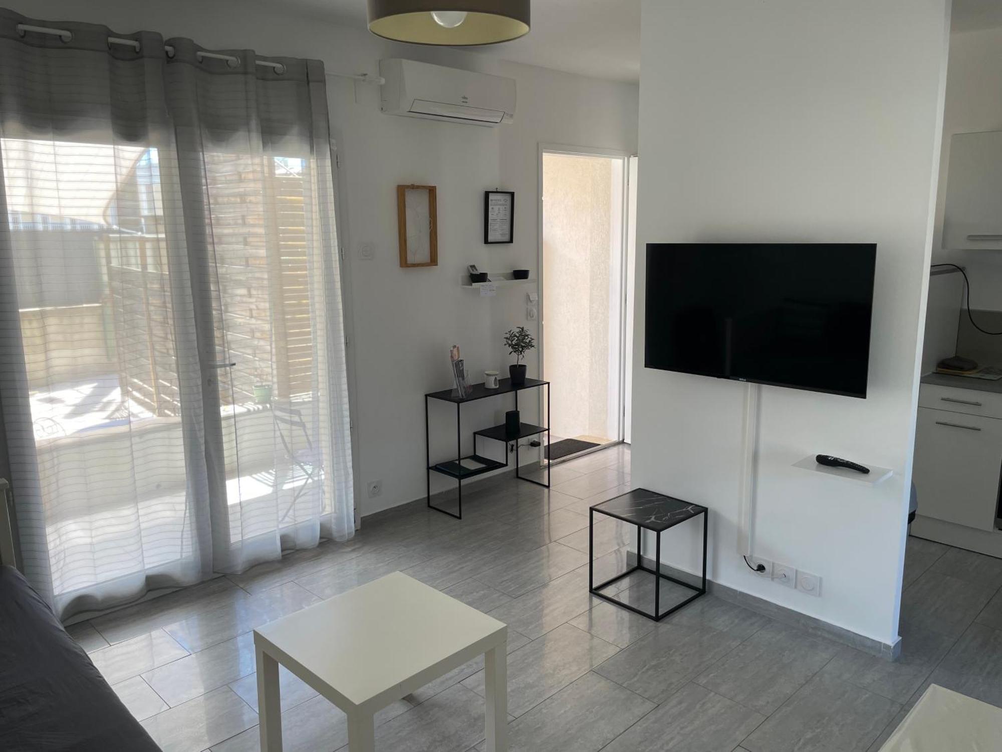 Appartement T2 Avec Terrasse Et Cour Cavaillon Zewnętrze zdjęcie