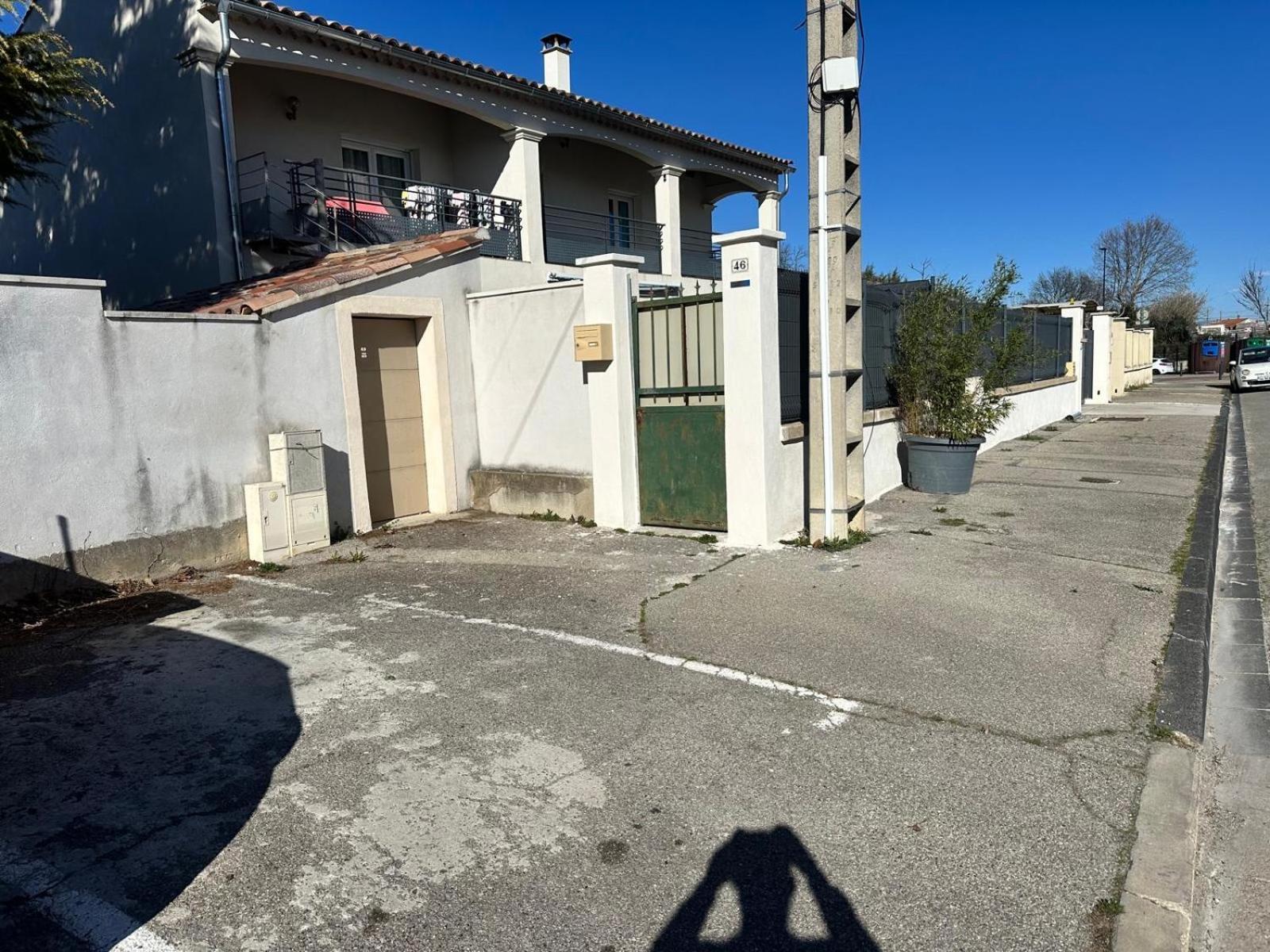 Appartement T2 Avec Terrasse Et Cour Cavaillon Zewnętrze zdjęcie