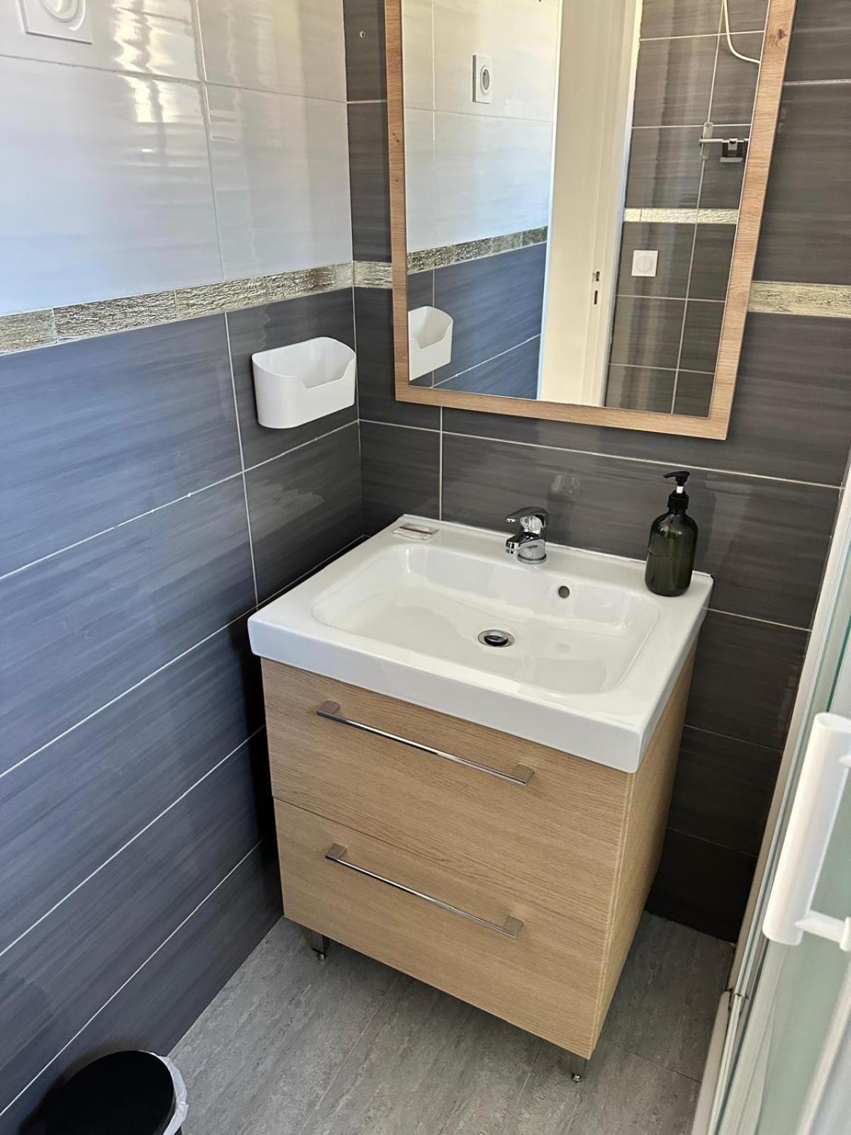 Appartement T2 Avec Terrasse Et Cour Cavaillon Zewnętrze zdjęcie