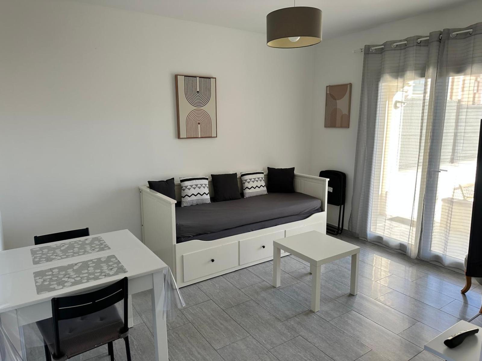 Appartement T2 Avec Terrasse Et Cour Cavaillon Zewnętrze zdjęcie