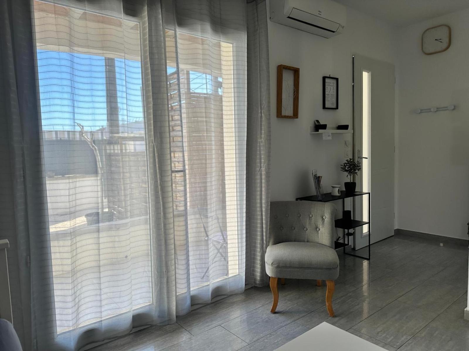 Appartement T2 Avec Terrasse Et Cour Cavaillon Zewnętrze zdjęcie