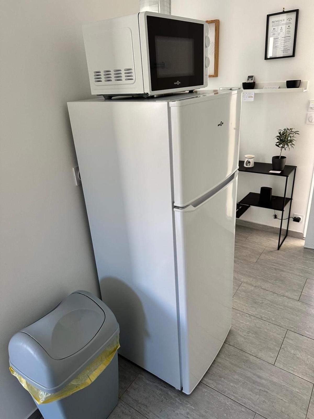 Appartement T2 Avec Terrasse Et Cour Cavaillon Zewnętrze zdjęcie