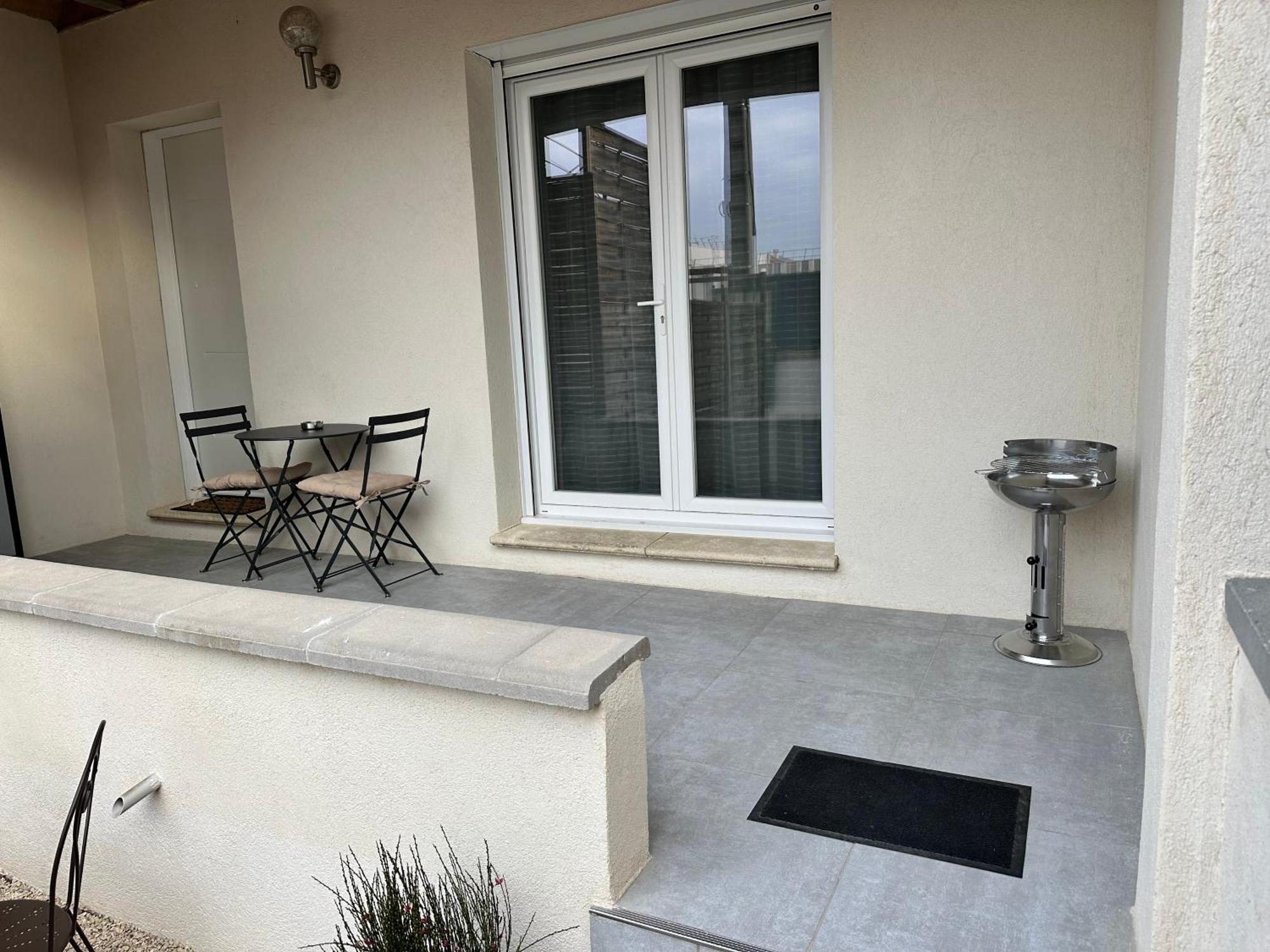 Appartement T2 Avec Terrasse Et Cour Cavaillon Zewnętrze zdjęcie