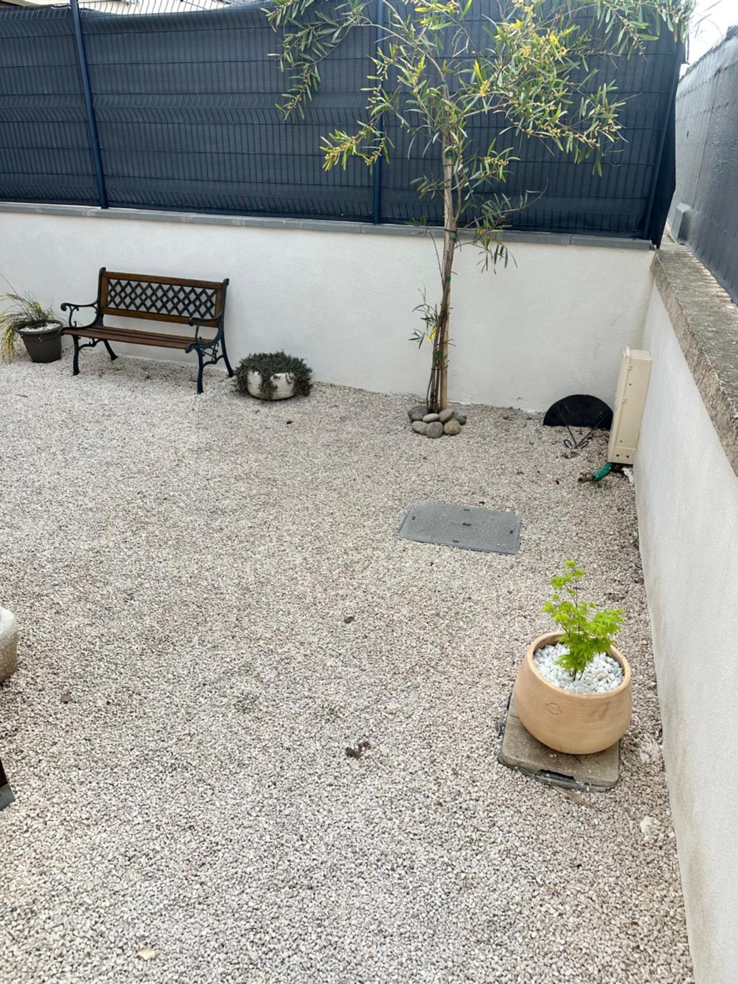 Appartement T2 Avec Terrasse Et Cour Cavaillon Zewnętrze zdjęcie