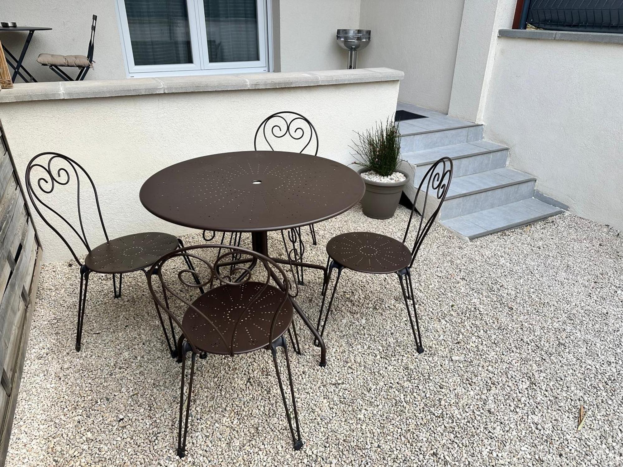 Appartement T2 Avec Terrasse Et Cour Cavaillon Zewnętrze zdjęcie